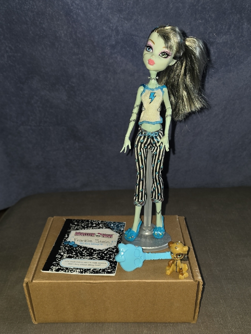 Monster High-Dead Tired Frankie Stein